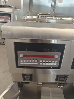 Painel de computador digital Dois potes Quatro cestos Máquina de fritura automática GAS Fritadora aberta